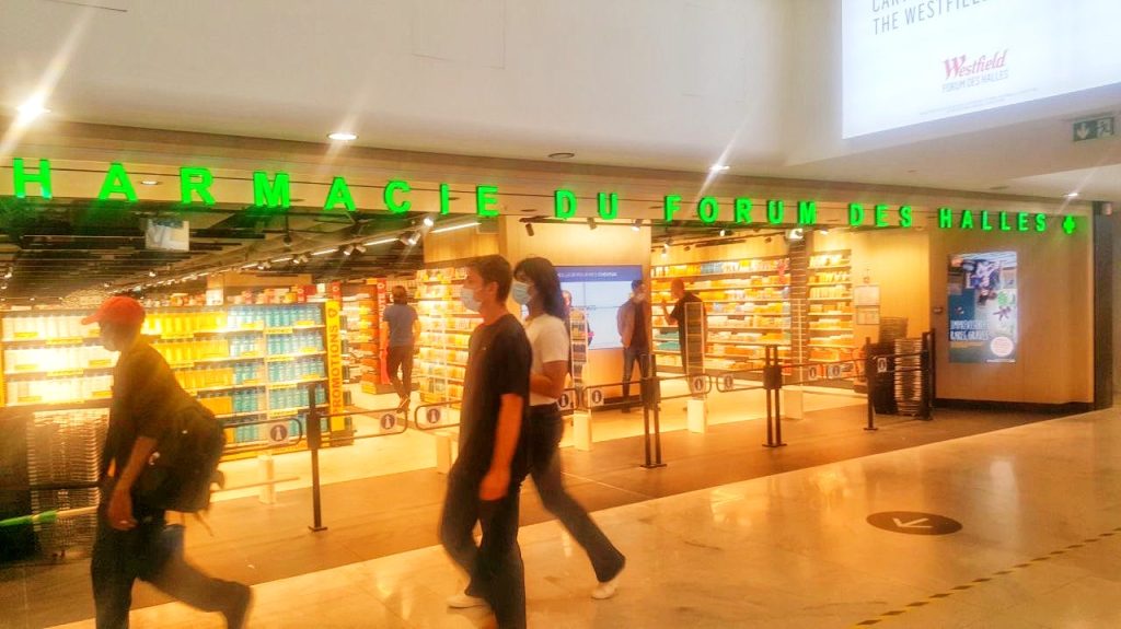 La GRANDE pharmacie qui crée le buzz à Paris !
