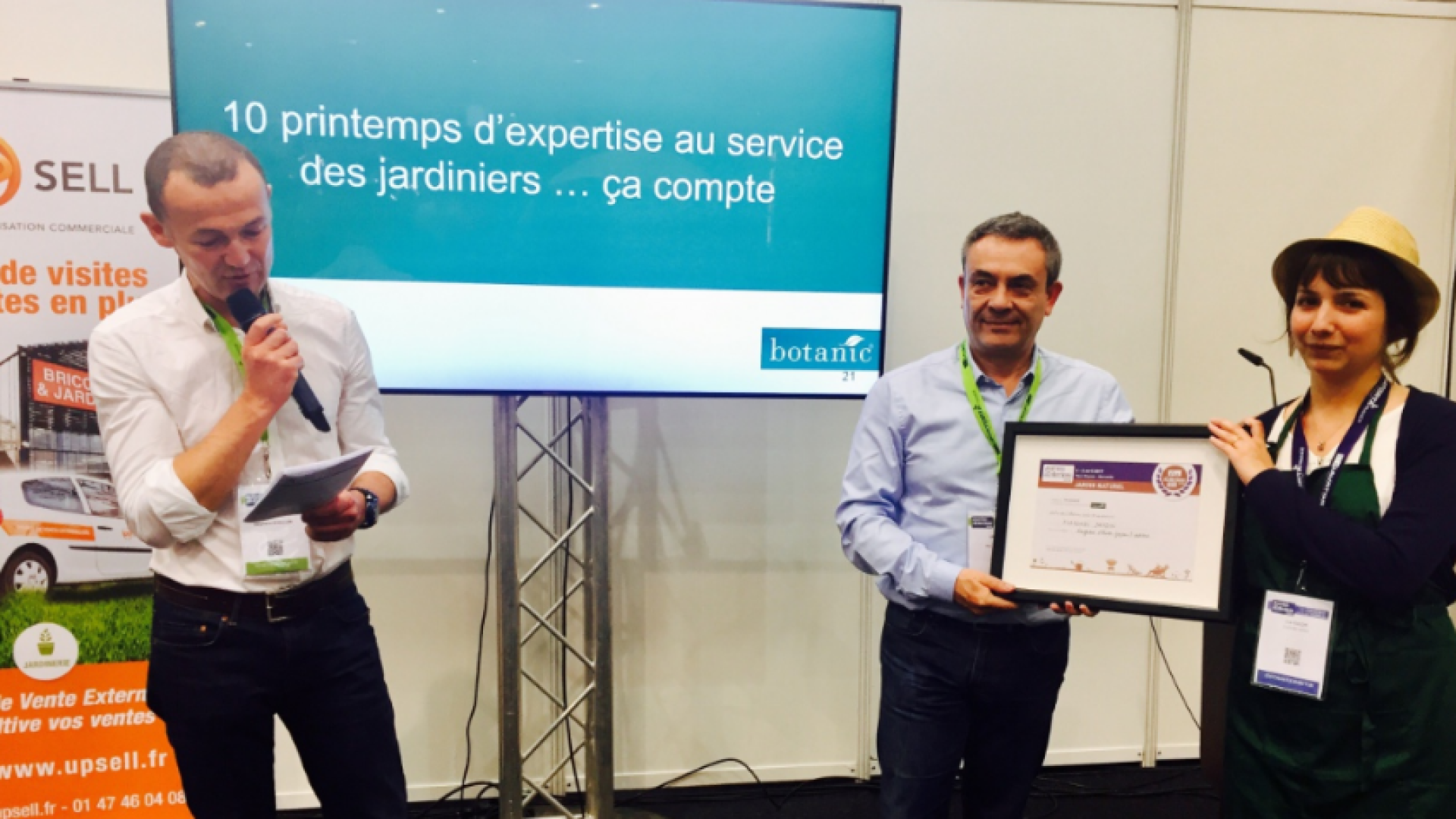 JDC 2017 - Upsell remet les prix Technologiques, au Salon Journées des Collections Jardin