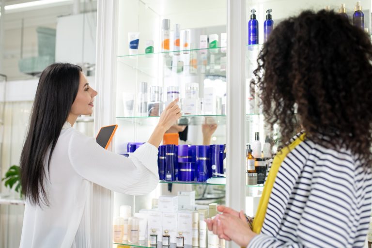 Comment rendre votre marque incontournable en pharmacie et parapharmacie ? - Upsell force de vente